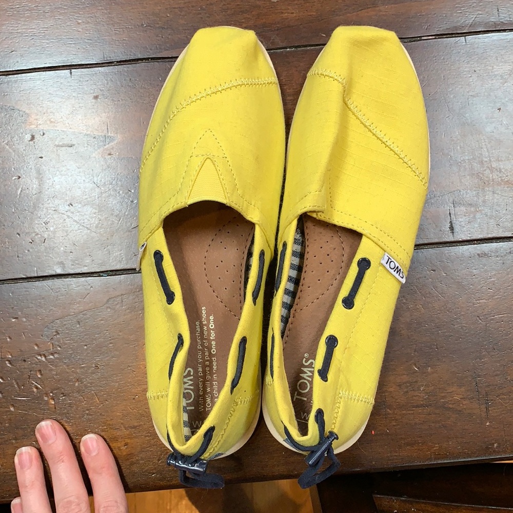 Bright yellow Toms